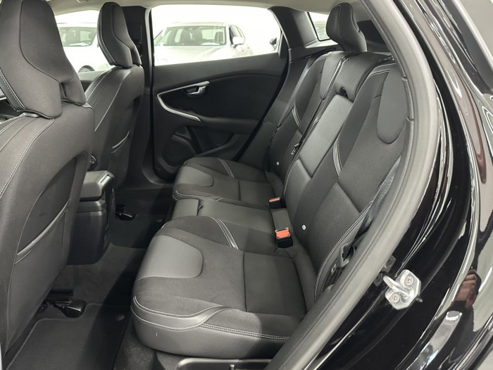 Volvo V40 T2 BLACK EDITION REZERVACE 2.0 Edition