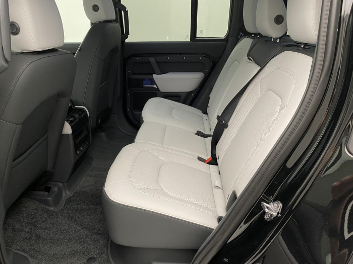 Land Rover Defender 110 D250 X-DYNAMIC SE AWD AUT 3.0 d Dynamic SE