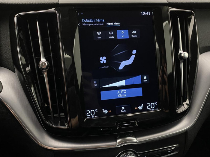 Volvo XC60 D4 MOMENTUM AUT REZERVACE 2.0 d Momentum