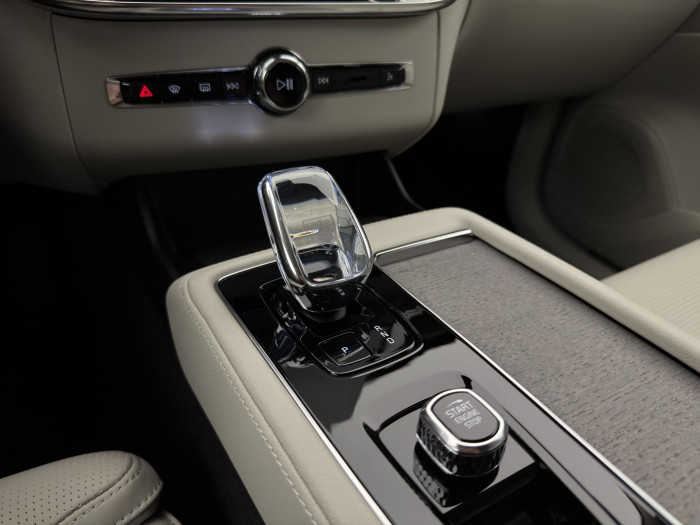 Volvo XC90 T8 AWD RECHARGE DARK PLUS 7m