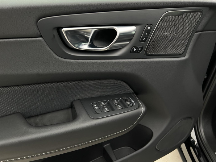 Volvo XC60 T6 AWD RECHARGE BLACK EDITION 2.0 Edition