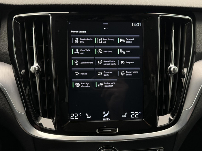 Volvo V60 CC D4 AWD MOMENTUM CZ 1.maj 2.0 d CC CC Momentum