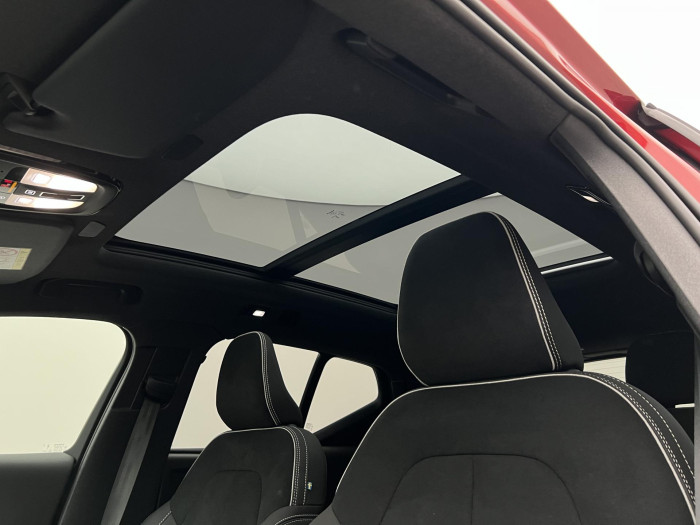 Volvo XC40 B3 ULTRA DARK AUT CZ 1.maj.