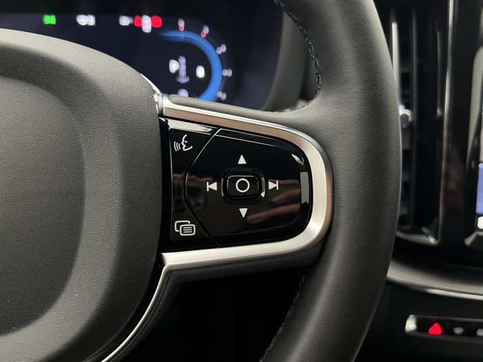 Volvo XC60 B4 AWD PLUS DARK AUT 1.maj.