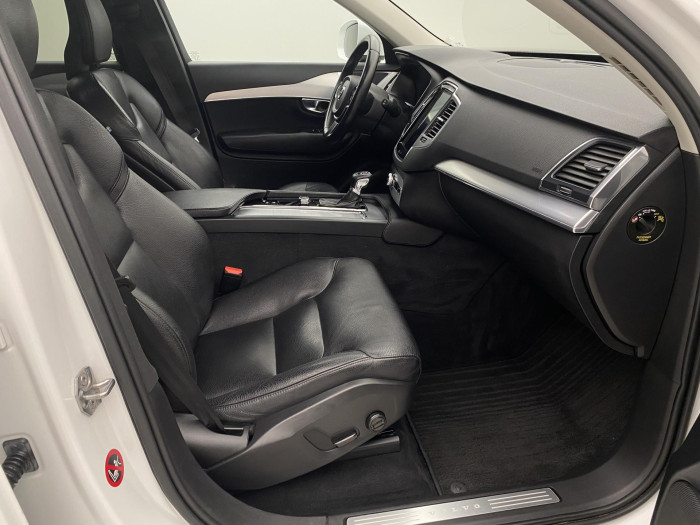 Volvo XC90 D5 AWD MOMENTUM AUT CZ 7míst 2.0 d Momentum