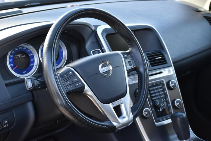 Volvo XC60 D5 AWD R-Design REZERVACE 2.4 d