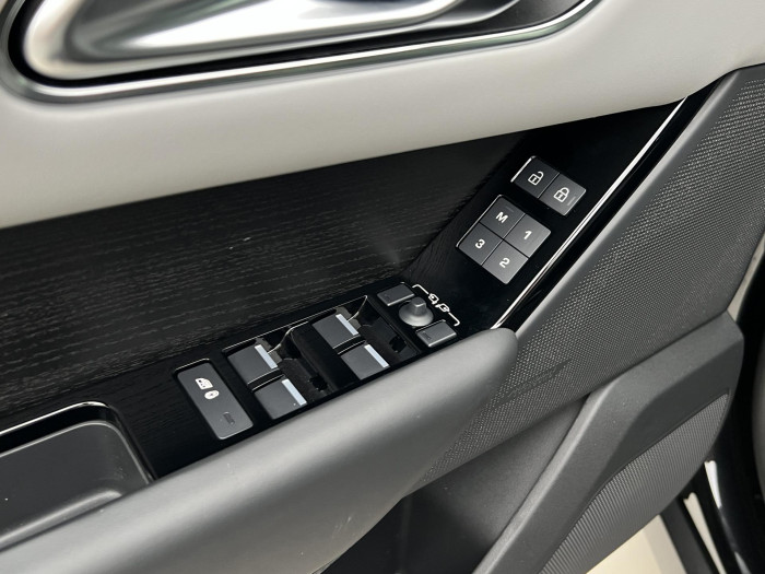 Land Rover Range Rover Velar D300 HSE AWD AUT CZ 1.maj. 3.0 d