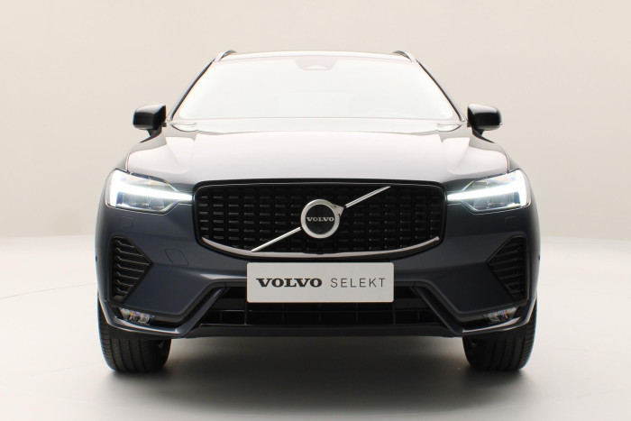 Volvo XC60 B5 AWD PLUS DARK REZERVACE