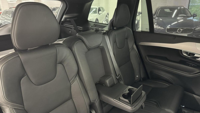 Volvo XC90 B5 AWD ULTIMATE DARK REZERVACE