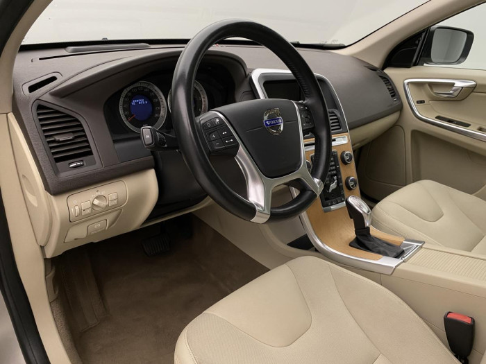 Volvo XC60 D5 AWD MOMENTUM AUT REZERVACE 2.4 d Momentum