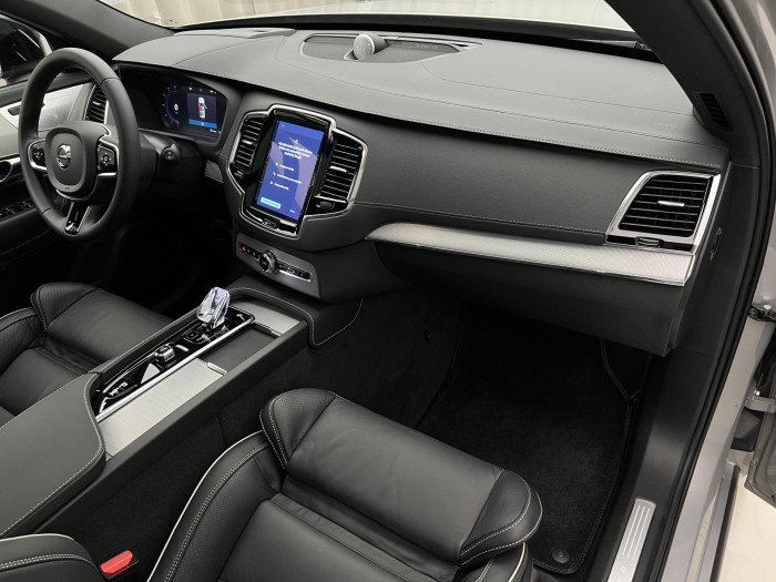 Volvo XC90 B5 AWD ULTIMATE DARK 7MÍSTNÁ