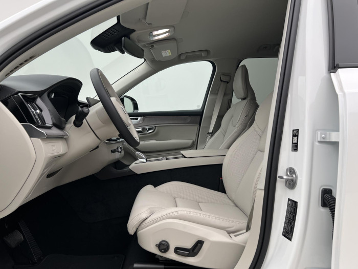 Volvo XC90 B5 AWD DARK PLUS - REZERVACE