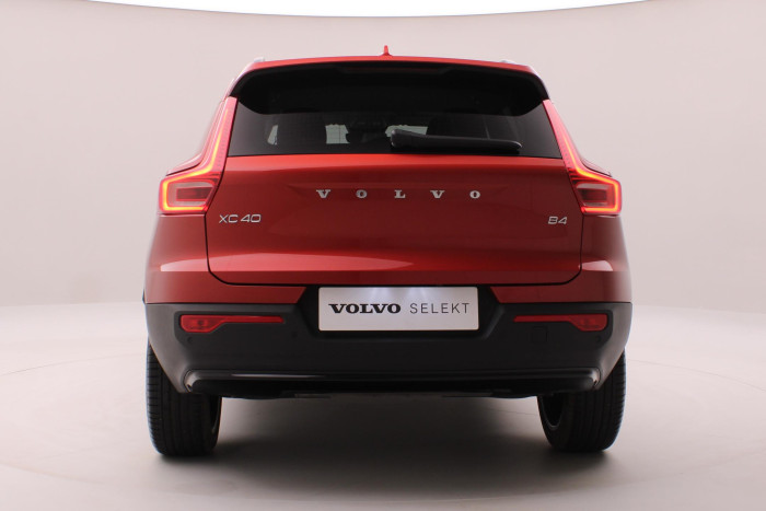 Volvo XC40 B4 DARK PLUS REZERVACE