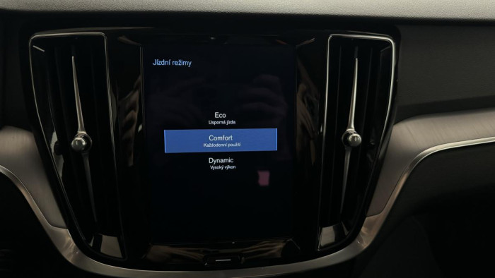 Volvo V60 B4 MOMENTUM AUT REZERVACE 2.0 Momentum