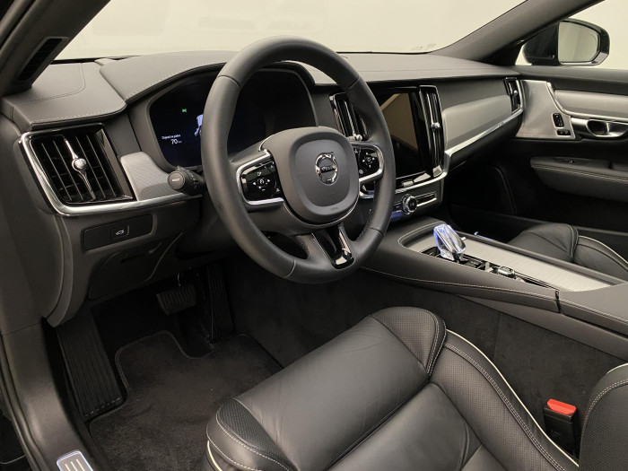 Volvo V90 B5 ULTIMATE DARK AUT 1.maj