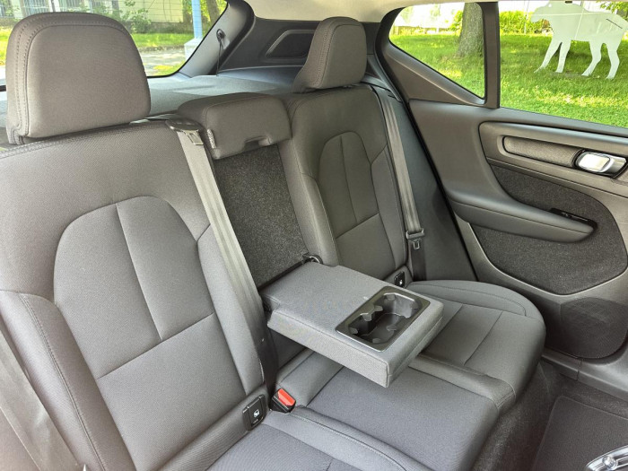 Volvo XC40 B4 AWD MOMENTUM ADVANCED 1.maj 2.0 Momentum