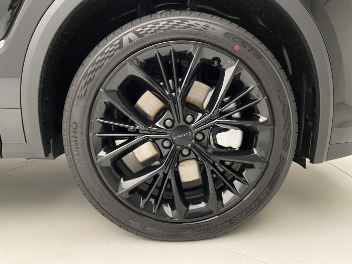 Lynk & Co 01 MORE PHEV