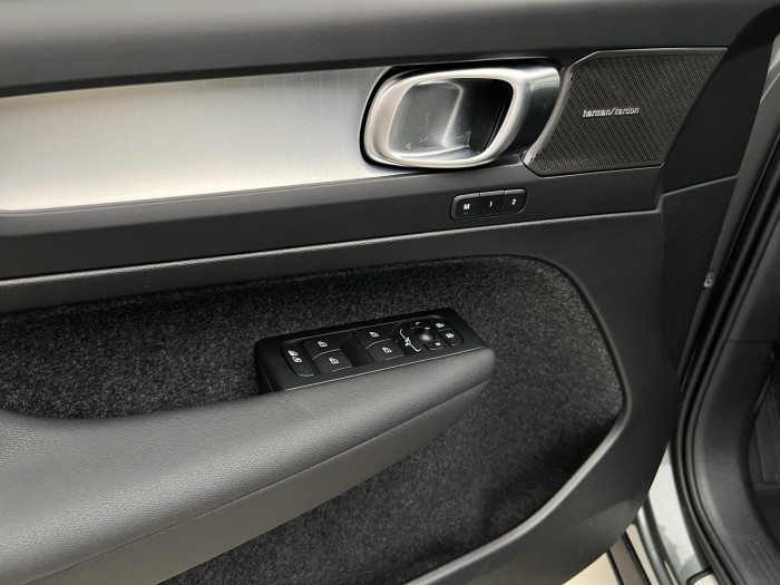 Volvo XC40 B3 DARK PLUS AUT