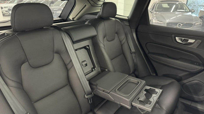 Volvo XC60 T6 AWD RECHARGE REZERVACE