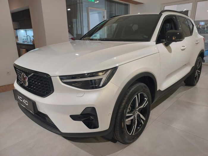 Volvo XC40 B3 AUT BLACK  PLUS