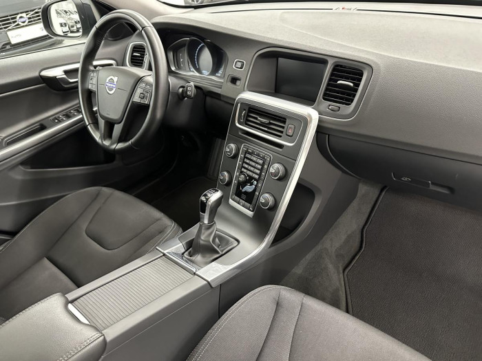 Volvo V60 D2 KINETIC NAVIGACE REZERVACE 2.0 d