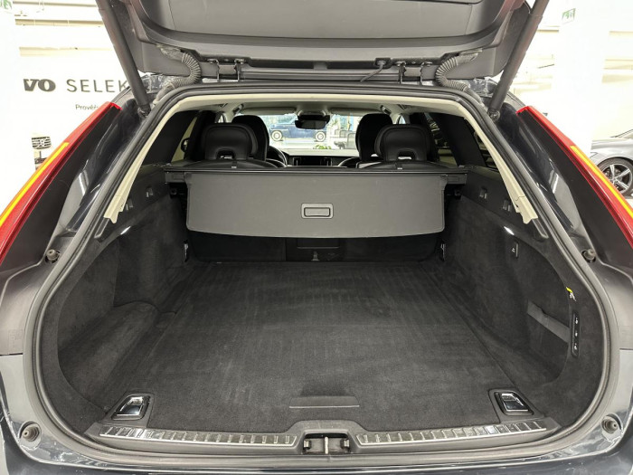 Volvo V90 D4 AWD MOMENTUM AUT REZERVACE 2.0 d Momentum