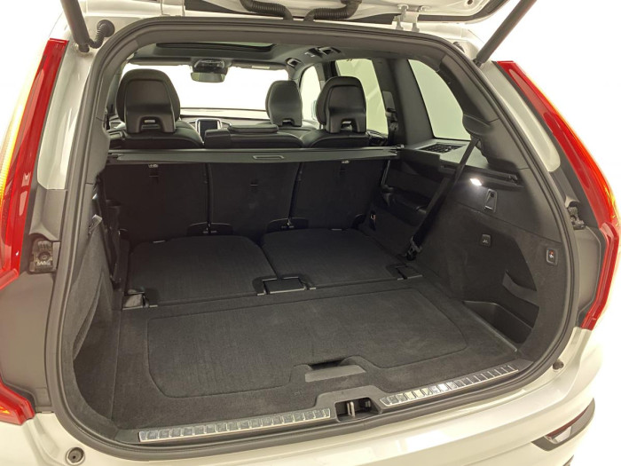 Volvo XC90 D5 AWD R-DESIGN AUT REZERVACE 2.0 d