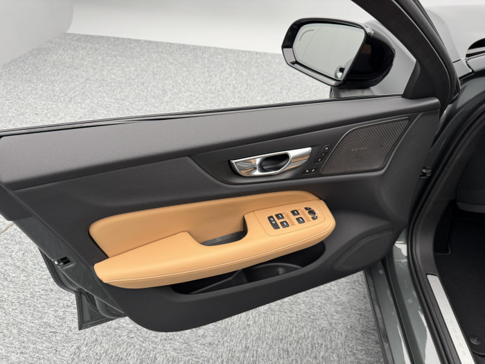 Volvo V60 B4 AUT DARK PLUS