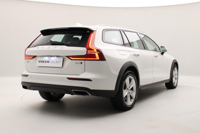 Volvo V60 CC B4 AWD MOMENTUM REZERVACE 2.0 CC CC Momentum