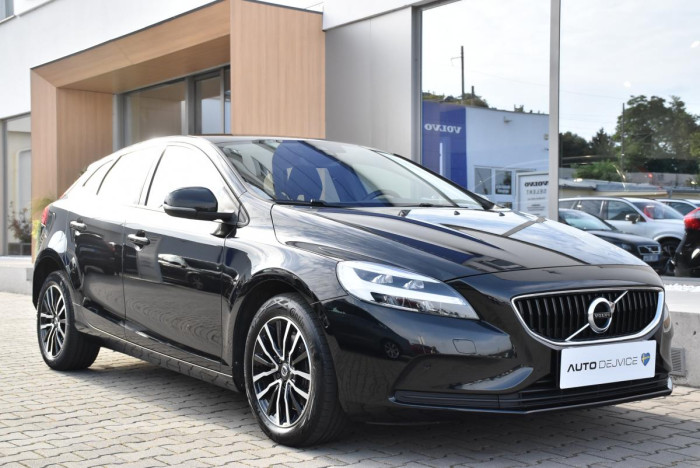 Volvo V40 D2 BLACK EDITION REZERVACE 2.0 d Edition