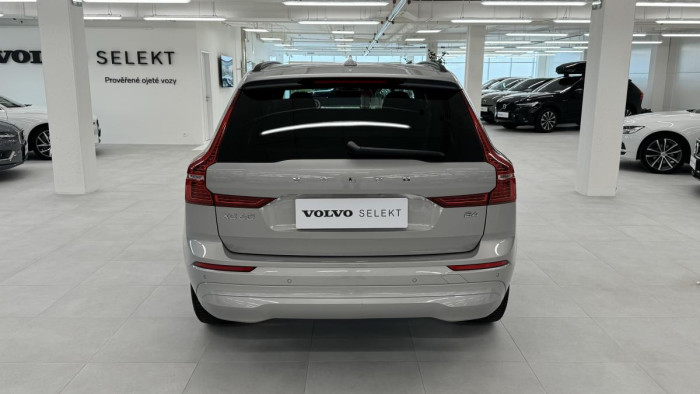 Volvo XC60 B4 CORE NEZÁVISLÉ TOPENÍ AUT
