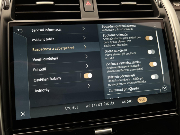 Land Rover Discovery D250 DYNAMIC HSE AWD AUT CZ 3.0 d Dynamic