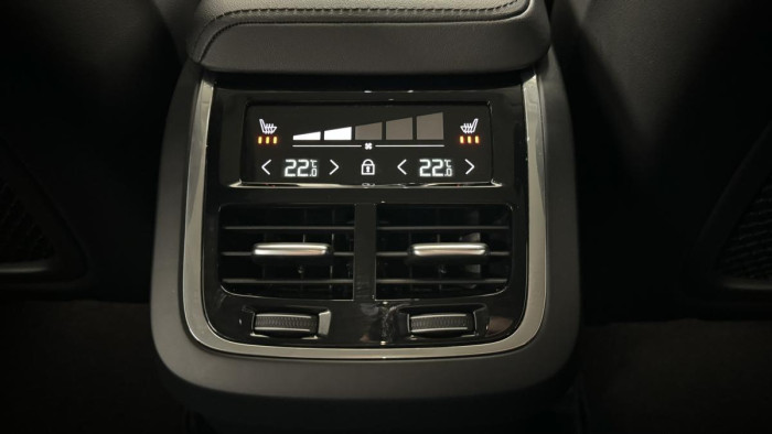 Volvo XC60 B4 PLUS DARK AUT REZERVACE 2.0 Plus