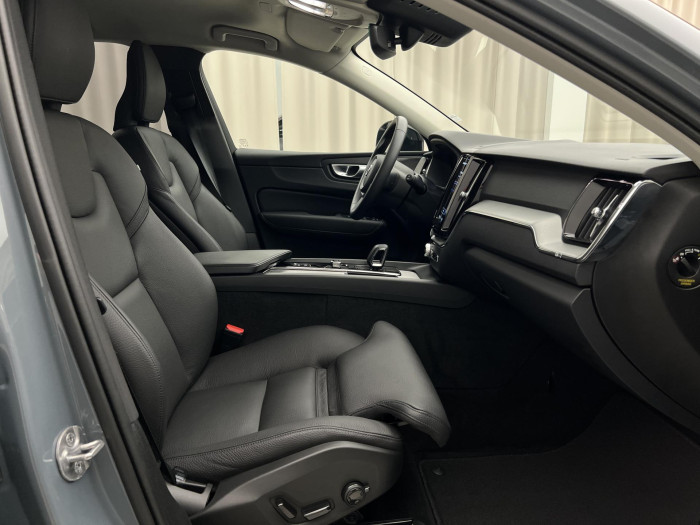 Volvo XC60 B4 AWD PLUS DARK AUT 1.maj.