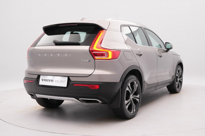 Volvo XC40 T5 RECHARGE REZERVACE