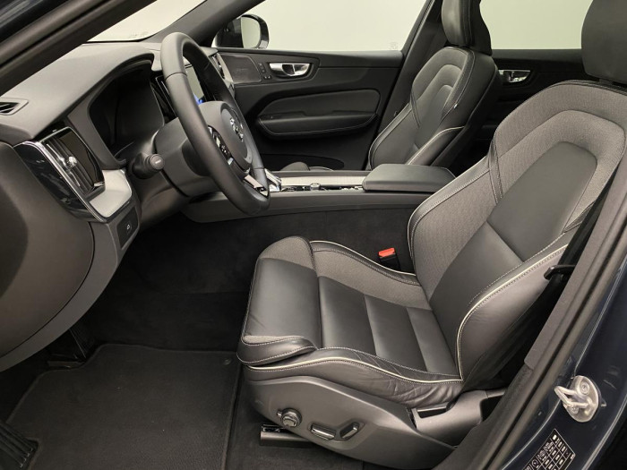 Volvo XC60 B4 AWD PLUS DARK AUT REZERVACE 2.0 Plus