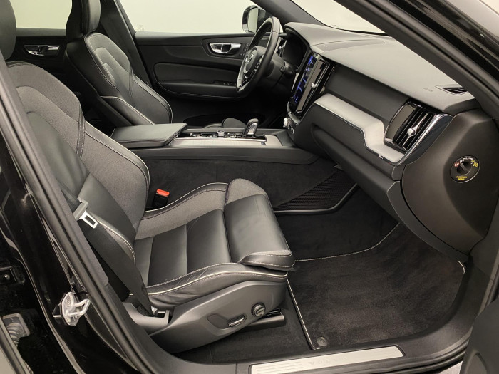 Volvo XC60 B5 AWD R-DESIGN AUT