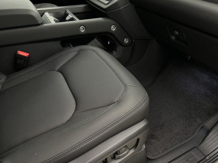 Land Rover Defender 110 D250 X-DYNAMIC SE AWD AUT 3.0 d Dynamic SE