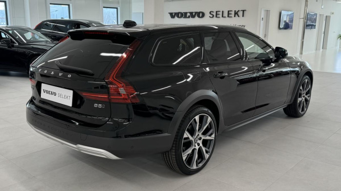 Volvo V90 CROSS COUNTRY B5 REZERVACE