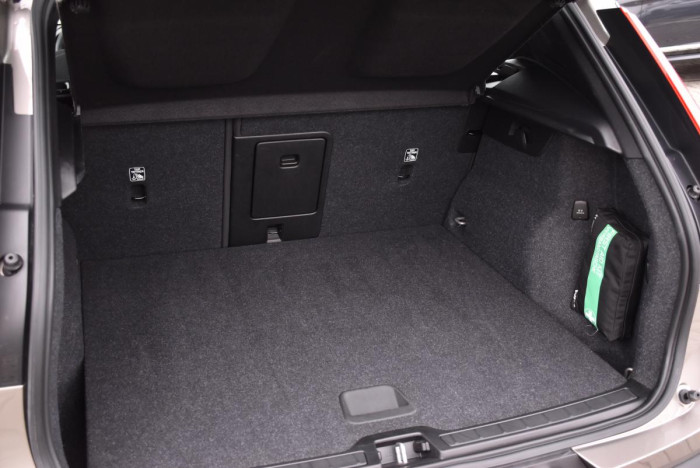 Volvo XC40 B4 MOMENTUM ADVANCED REZERVACE 2.0 Momentum