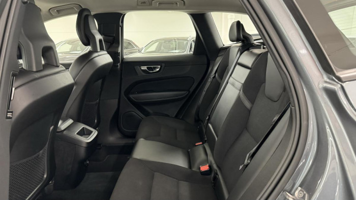 Volvo XC60 D4 AWD MOMENTUM REZERVACE 2.0 d Momentum