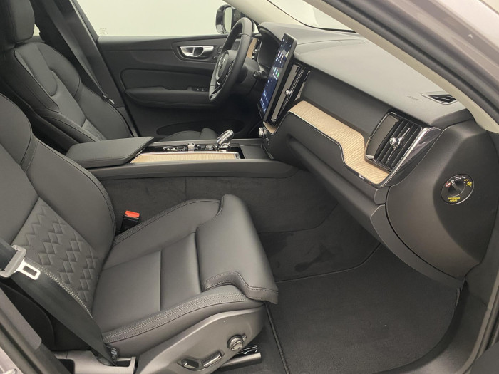 Volvo XC60 B5 AWD AUT DARK PLUS