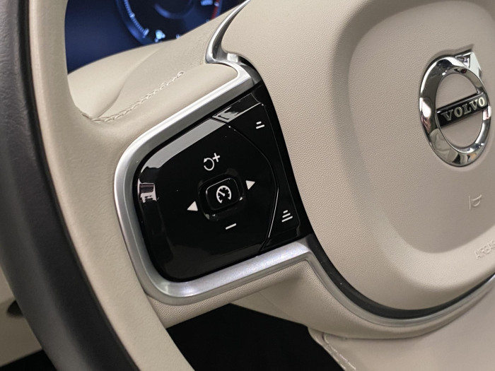 Volvo XC90 B5 AWD MOMENTUM REZERVACE 2.0 Momentum