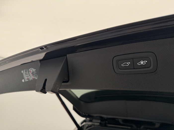 Volvo XC90 T8 AWD RECHARGE ULTIMATE DARK