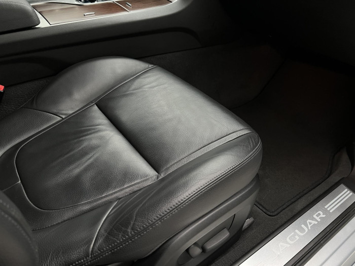 Jaguar XF 3.0 V6D LUXURY AUT CZ 3.0 d Luxury