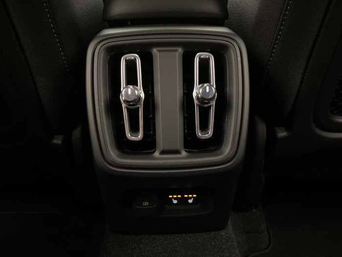 Volvo XC40 B4 MOMENTUM AUT REZERVACE 2.0 Momentum