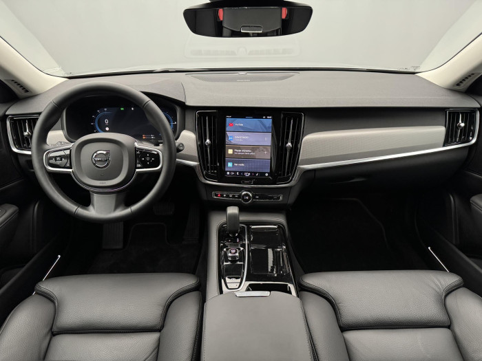 Volvo V90 T6 AWD RECHARGE DARK 1.maj