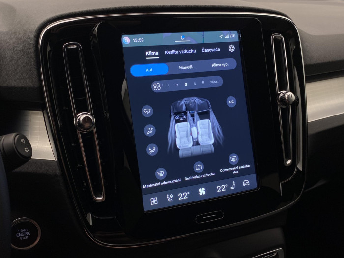 Volvo XC40 B3 DARK PLUS AUT CZ