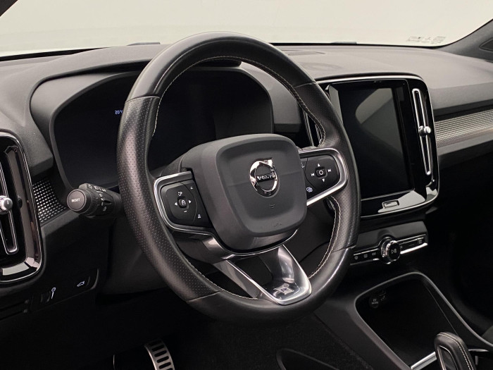Volvo XC40 T4 AWD R-DESIGN REZERVACE