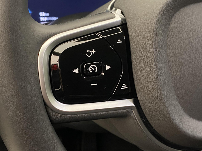 Volvo XC60 B5 AWD PLUS DARK AUT CZ 1.maj